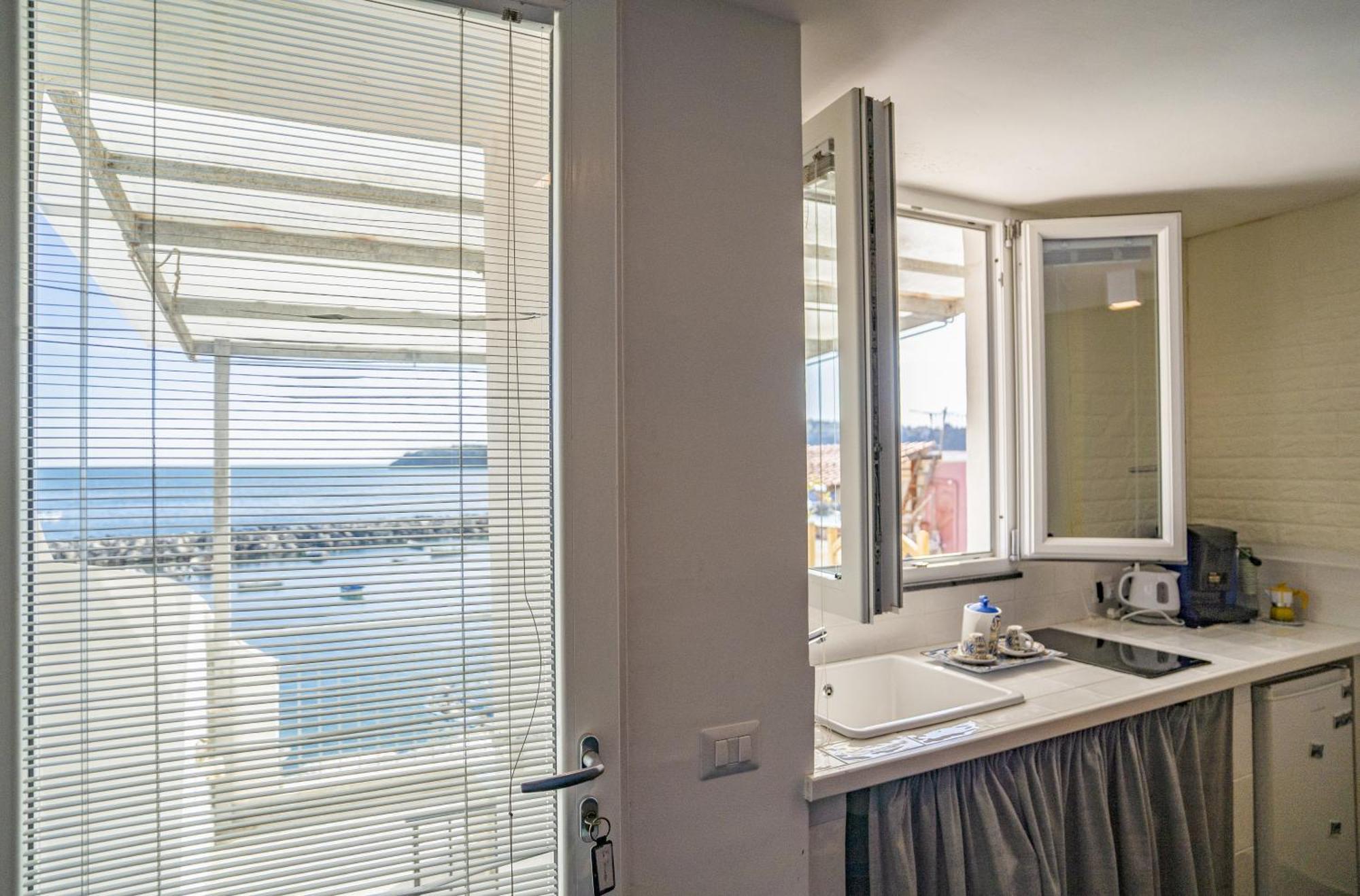 La Terrazza Di Maria Apartment Procida Bagian luar foto
