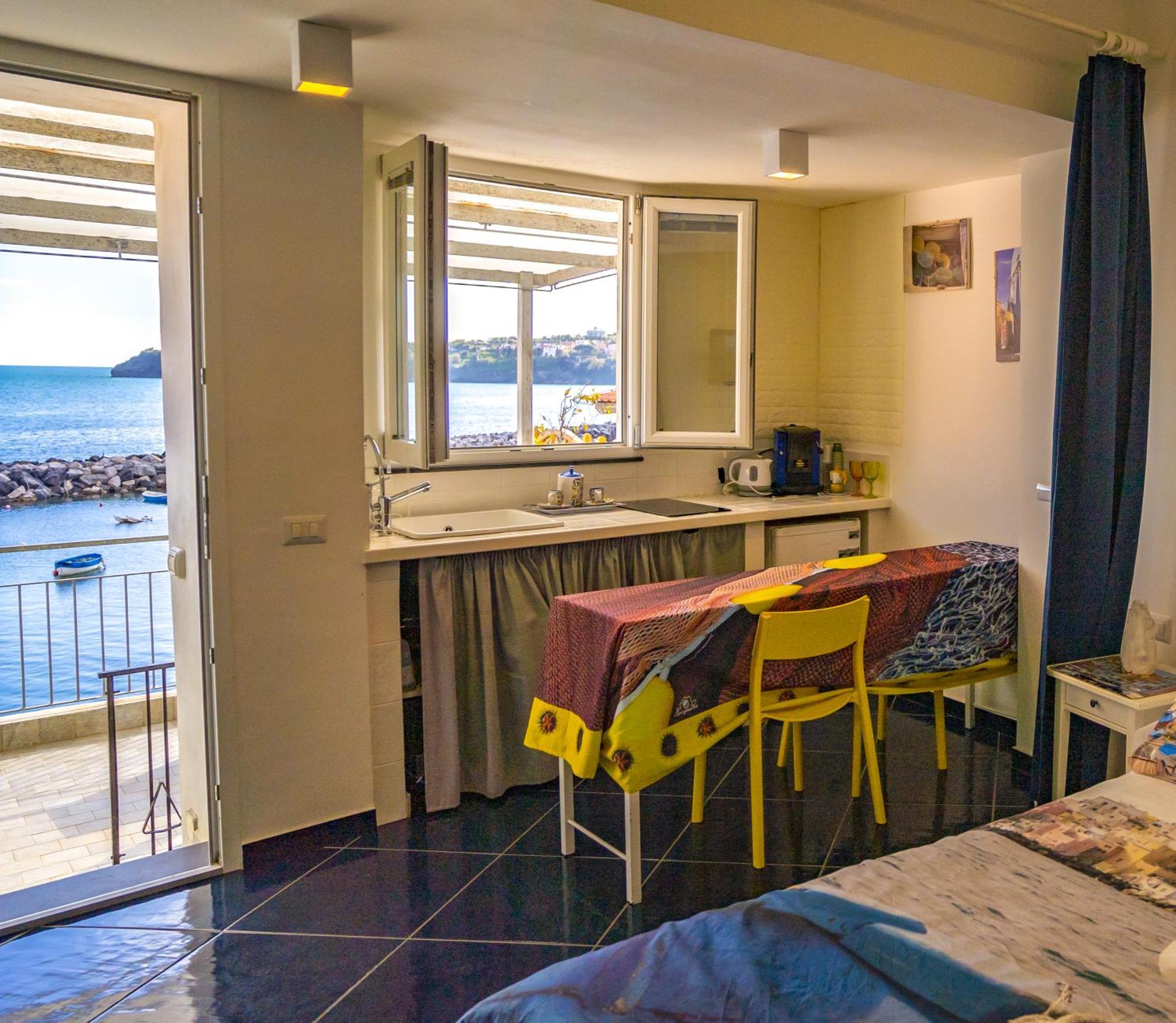 La Terrazza Di Maria Apartment Procida Bagian luar foto