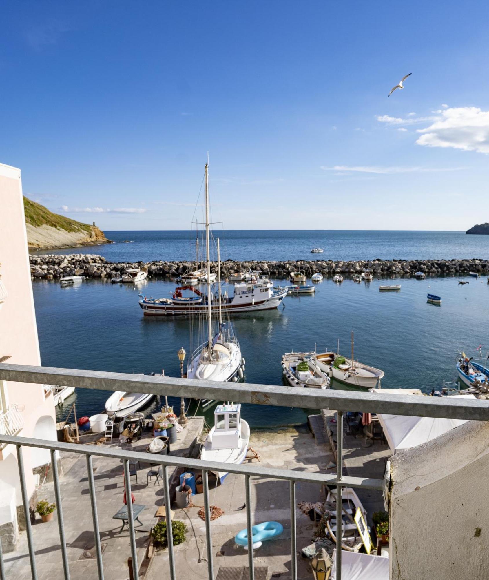 La Terrazza Di Maria Apartment Procida Bagian luar foto
